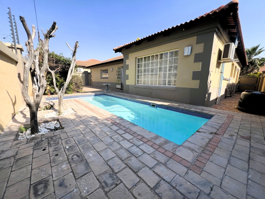 3 Bedroom Property for Sale in Flamwood North West